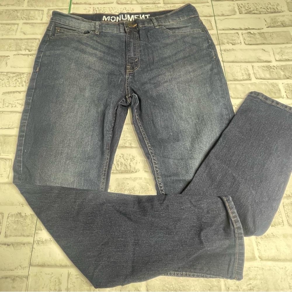 Monument Men's Jeans Blue Dark Wash straight leg Skinny Jeans. Stretch. See pics